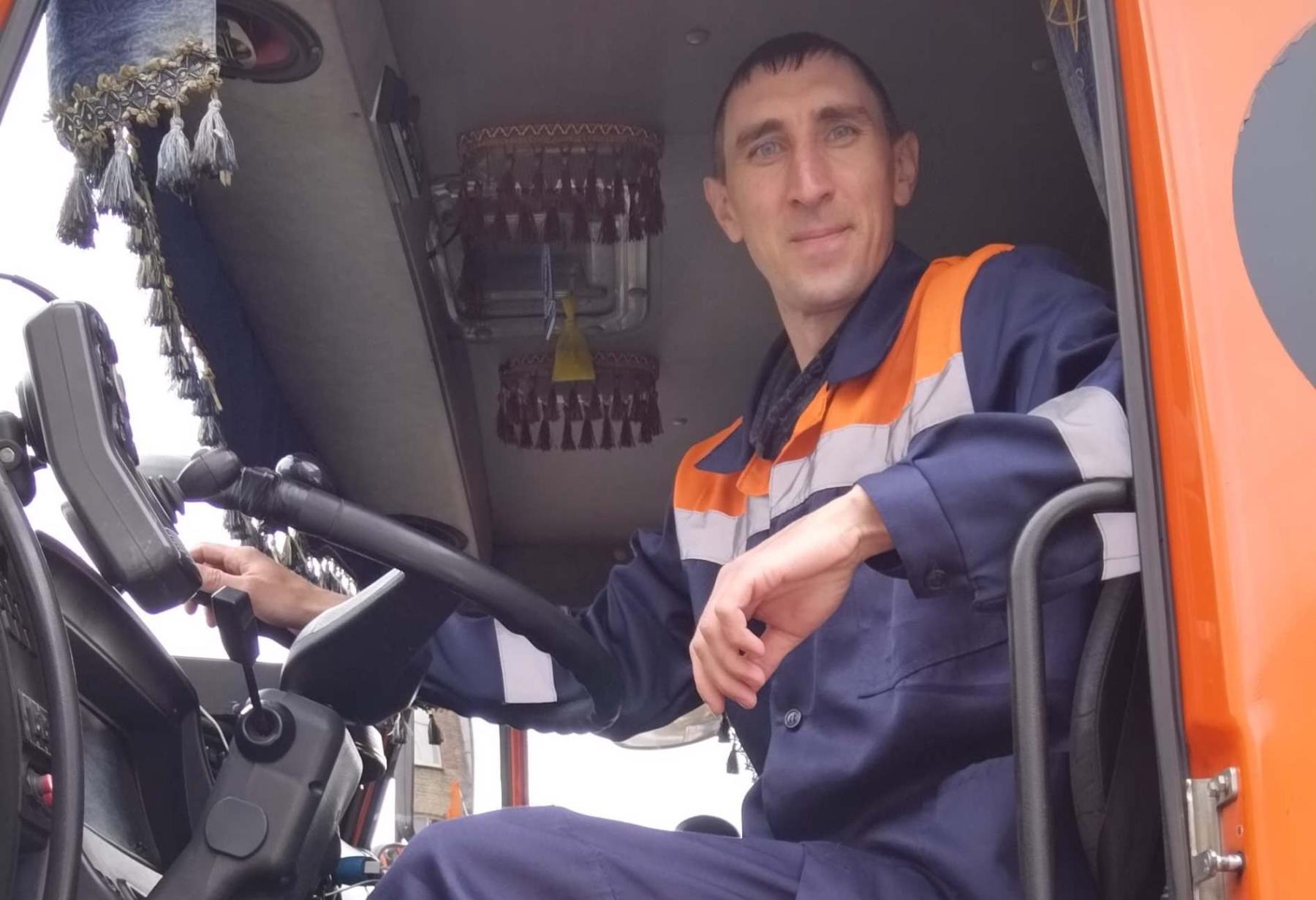 Фото Будни водителя спецтехники: как поддерживают чистоту на улицах Новосибирска 2 - Сиб.ФМ Фото Будни водителя спецтехники: как поддерживают чистоту на улицах Новосибирска 2